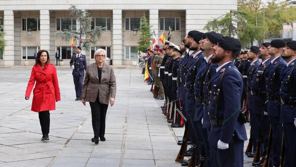 Margarita Robles, ministra de Defensa junto a Catherine Vautrin, la ministra de defensa de Francia en Madrid