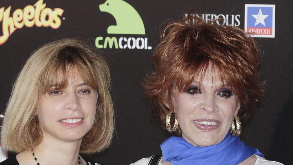 Encarnita con su hija Raquel en un acto público.