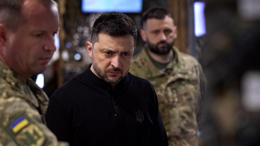 El presidente de Ucrania, Volodímir Zelenski, visita el frente en la región de Zaporiyia.