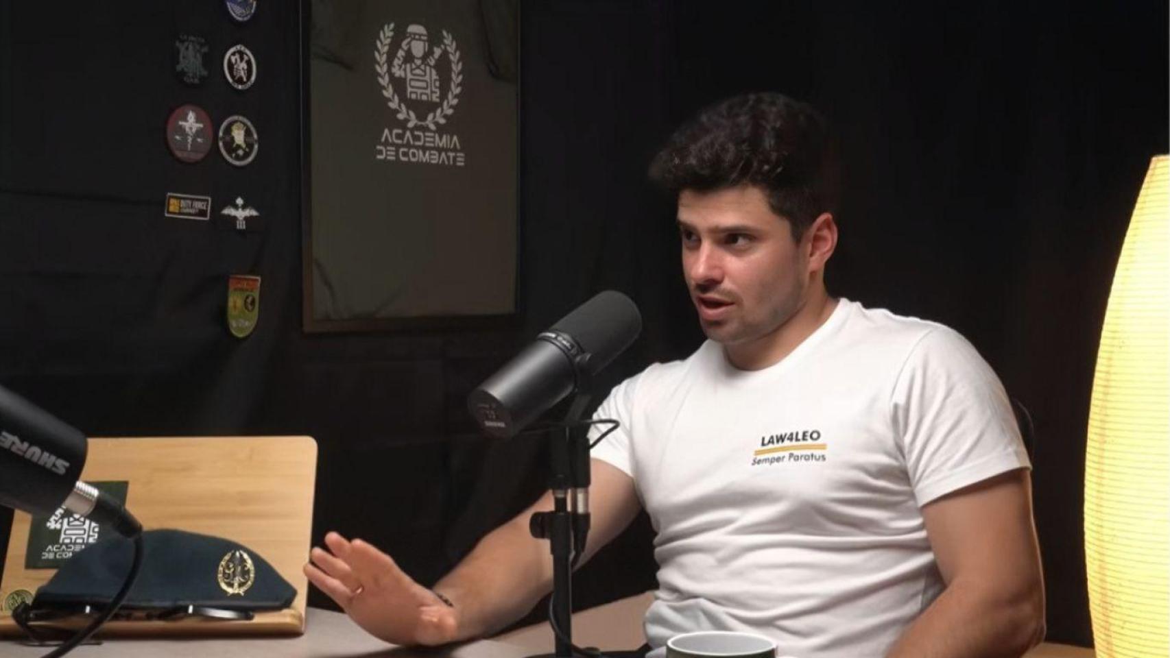 Javier, policía local.