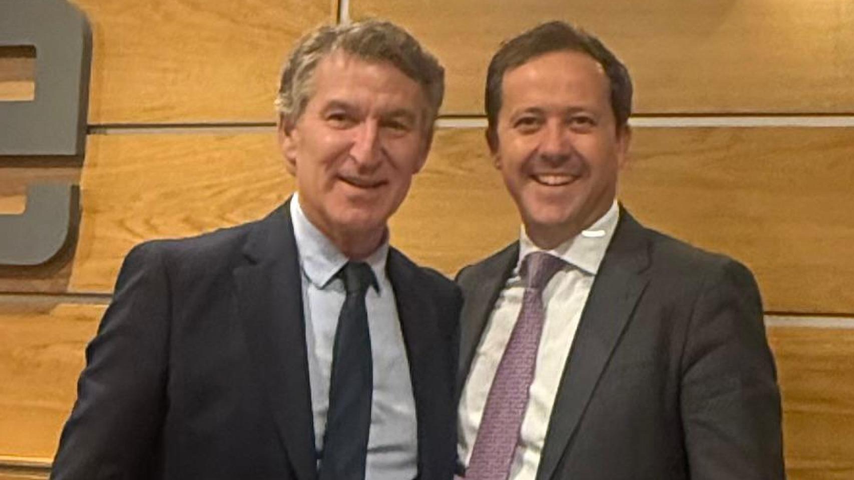 Alberto Núñez Feijóo y Carlos Velázquez este lunes en la sede de la CEOE.