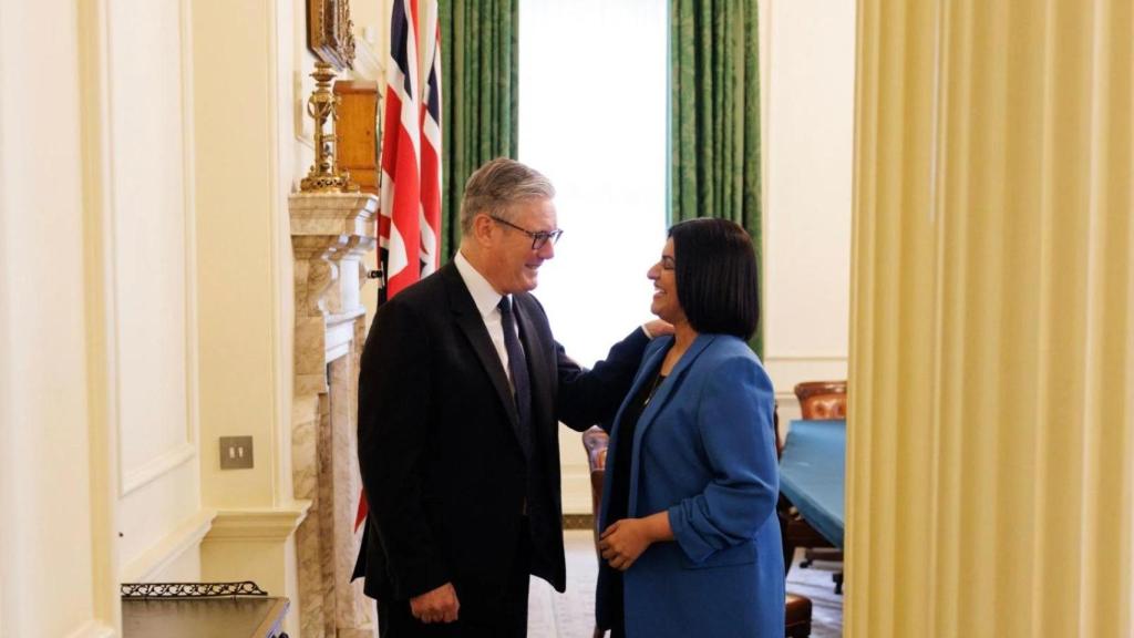 El primer ministro británico Keir Starmer y la ministra del Interior Shabana Mahmood.