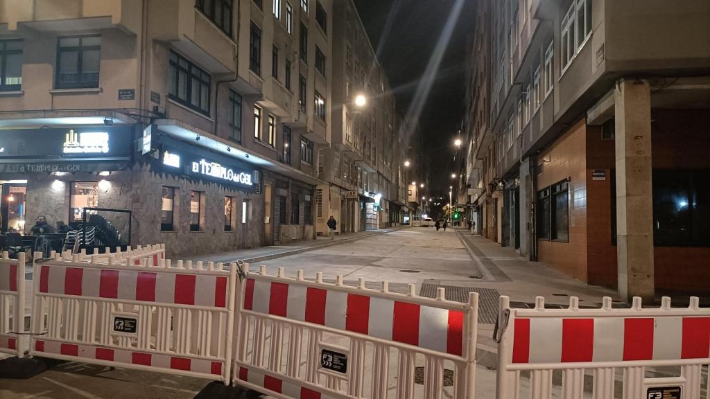 Obras en la calle Julio Rodríguez Yordi, en el barrio de Riazor en A Coruña