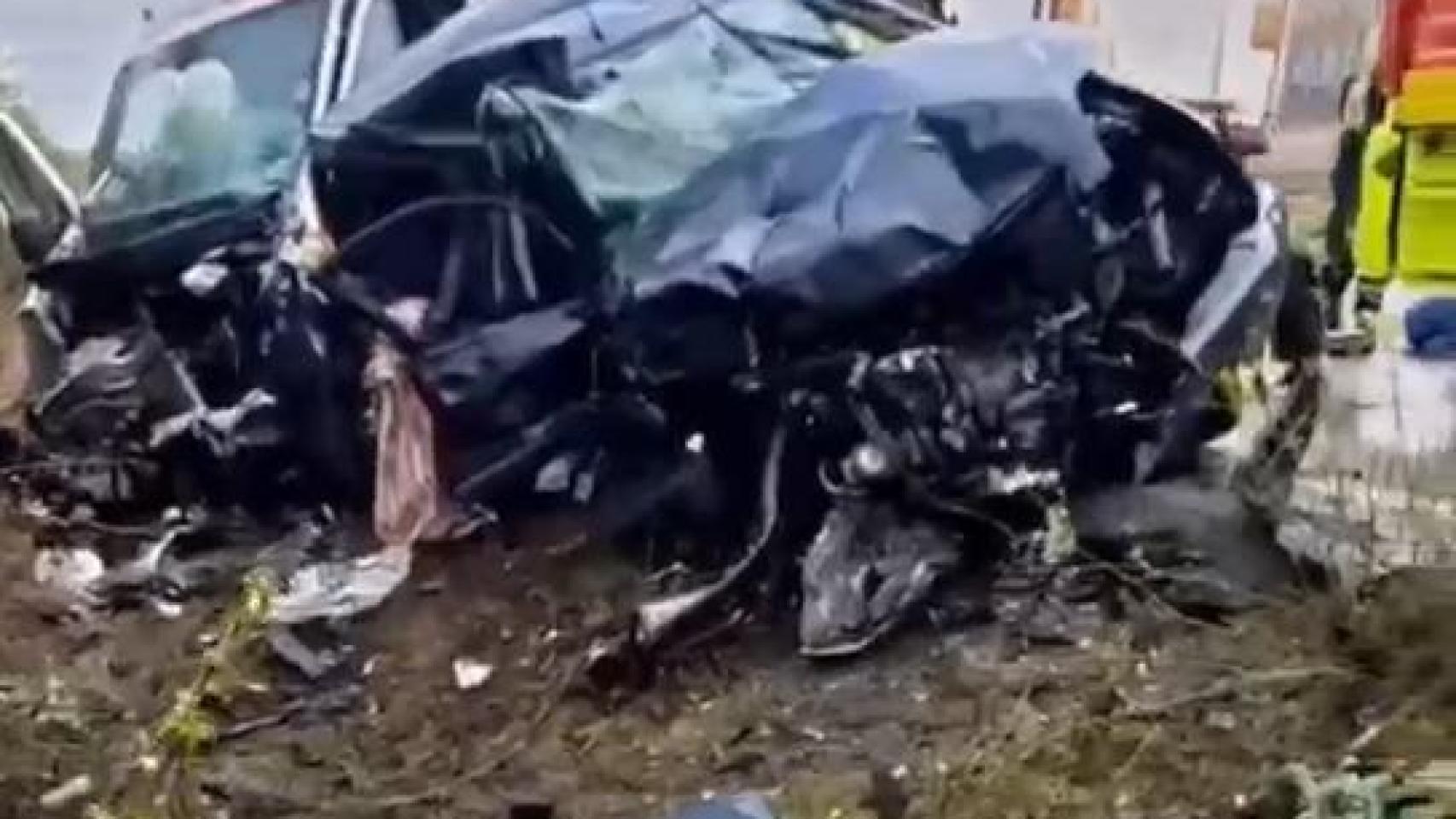 Vídeo del accidente de tráfico ocurrido en Cañete la Real (Málaga) entre un turismo y una ambulancia.