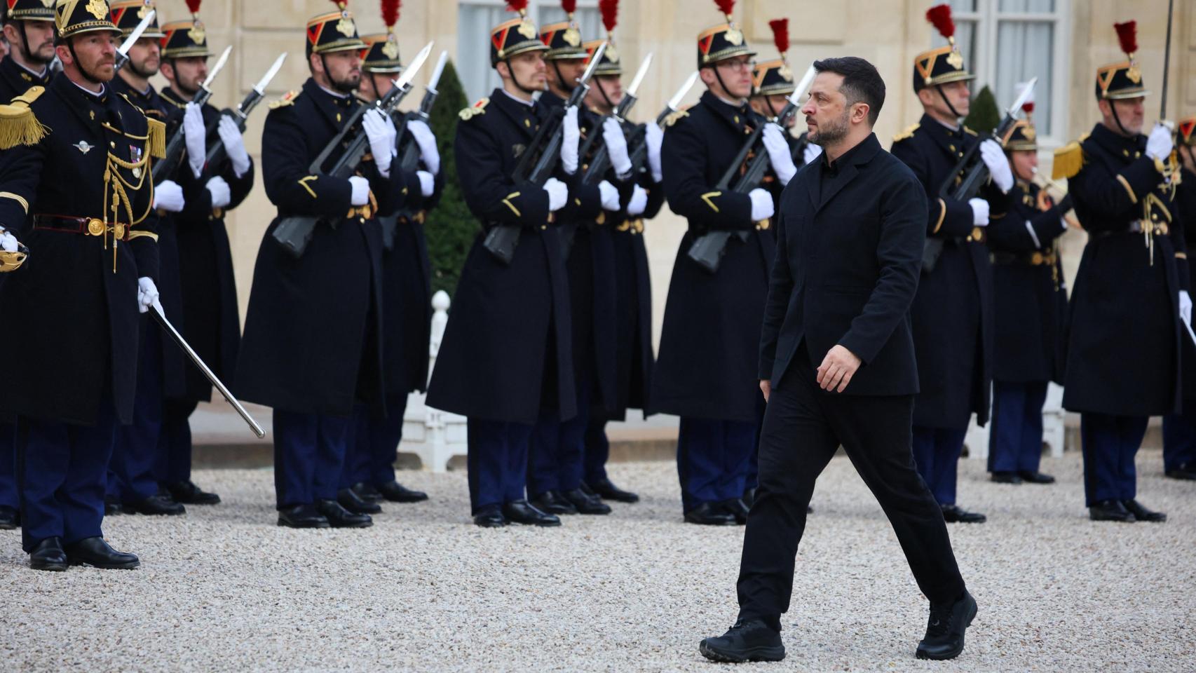 Volodímir Zelenski este lunes durante su visita al Elíseo, en París.