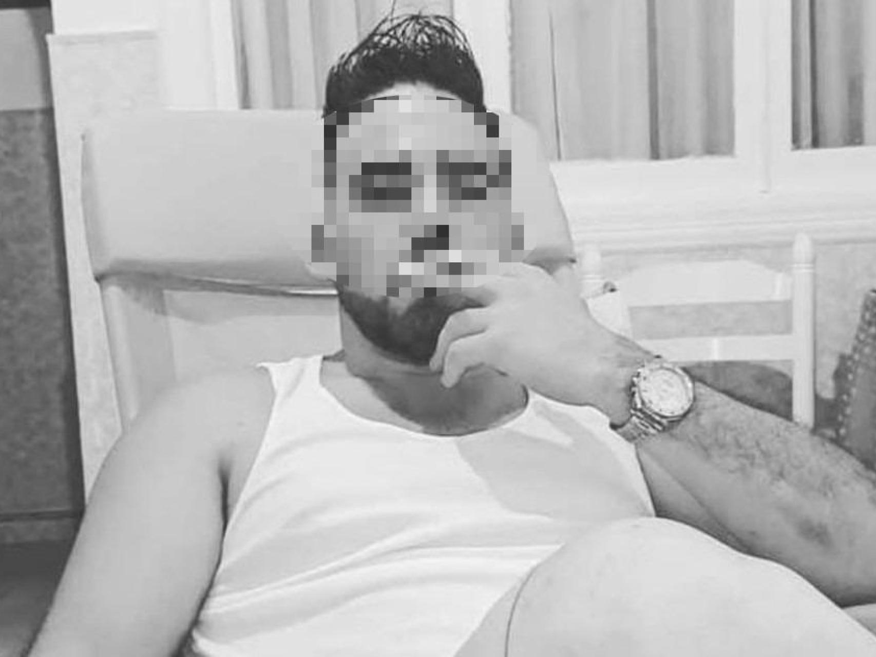 El ladrón con un largo historial al que ha detenido la Guardia Civil, Francisco R. M., alias 'El Litri', fumándose un pitillo.