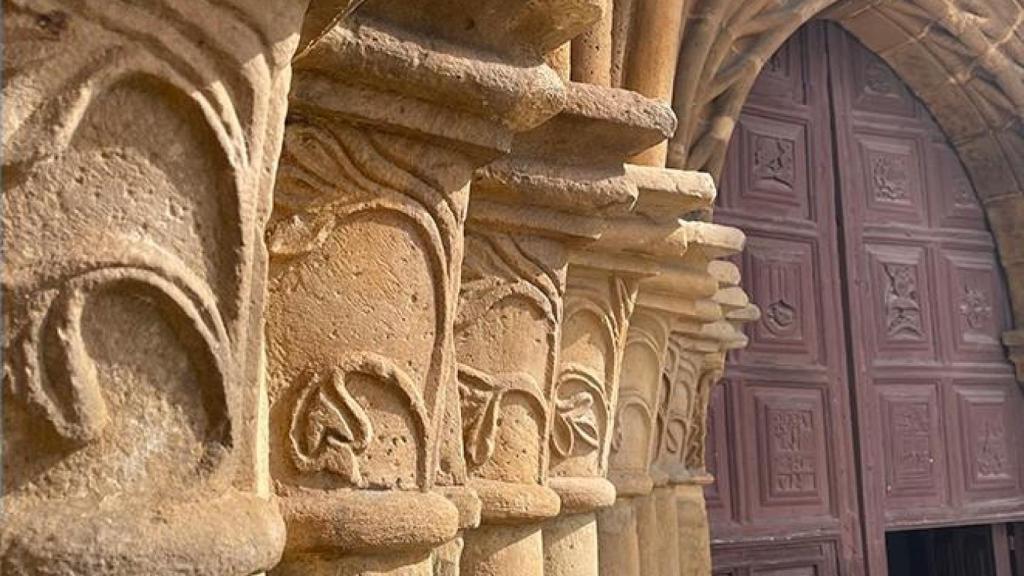 Portada de la Colegiata de San Miguel, Bien de Interés Cultural.