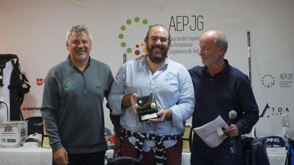 Juanjo Pinedo, en el centro, ganador absoluto de la categoría scratch.