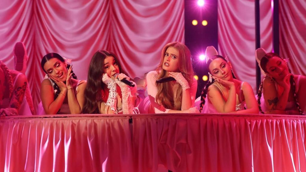 Cristina y Olivia interpretaron 'Manchild', canción de Sabrina Carpenter.