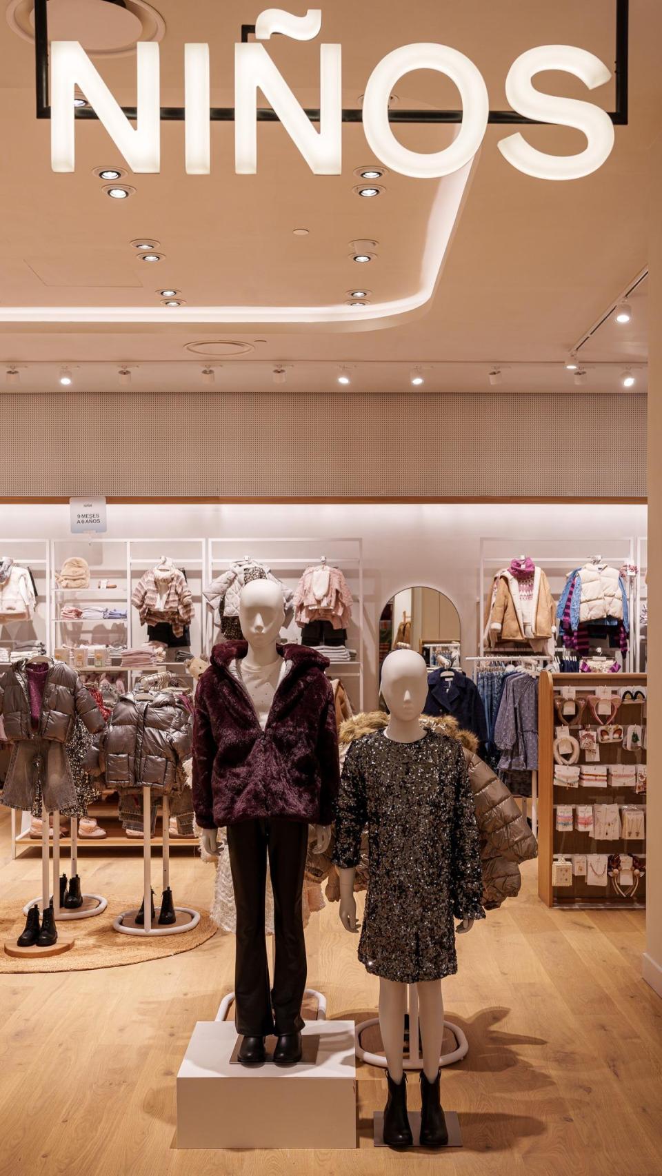 Sección de Mango Kids en Luz del Tajo.