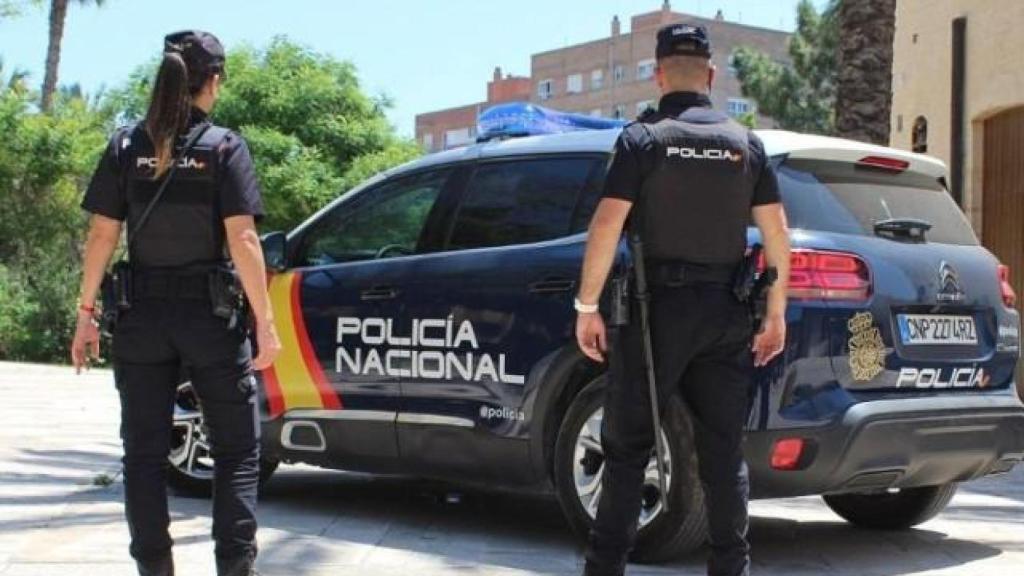 Una imagen de archivo de dos agentes de la Policía Nacional.