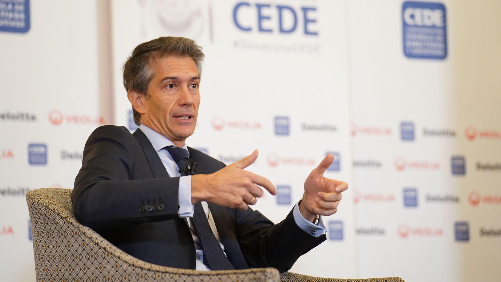 Juan Santamaría, consejero delegado de ACS, en un desayuno de la Confederación Española de Directivos y Ejecutivos (CEDE).