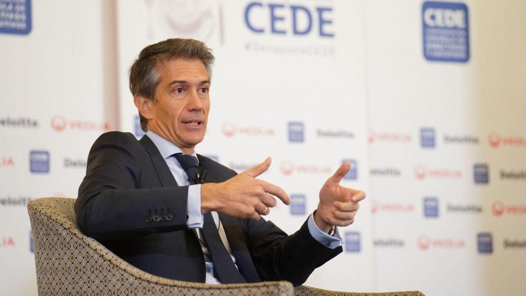 Juan Santamaría, consejero delegado de ACS, en un desayuno de la Confederación Española de Directivos y Ejecutivos (CEDE).