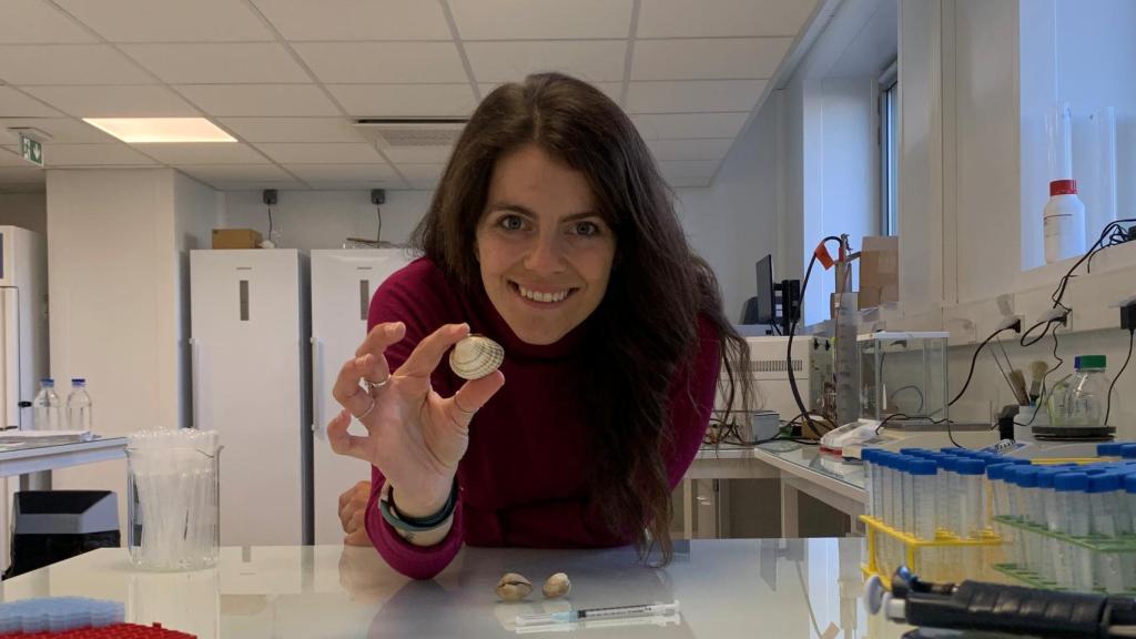 Alicia L. Bruzos, en el laboratorio.