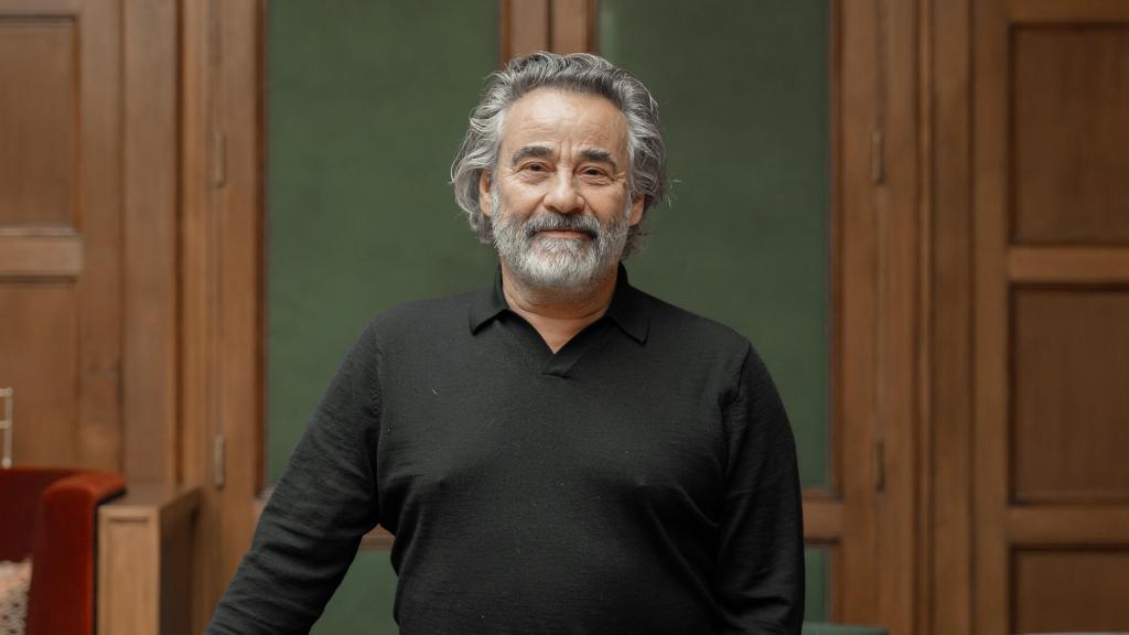 El actor Eduard Fernández nos recibe en una sala del Palace para hablarnos de Anatomía de un instante... y de sus mujeres inspiradoras.