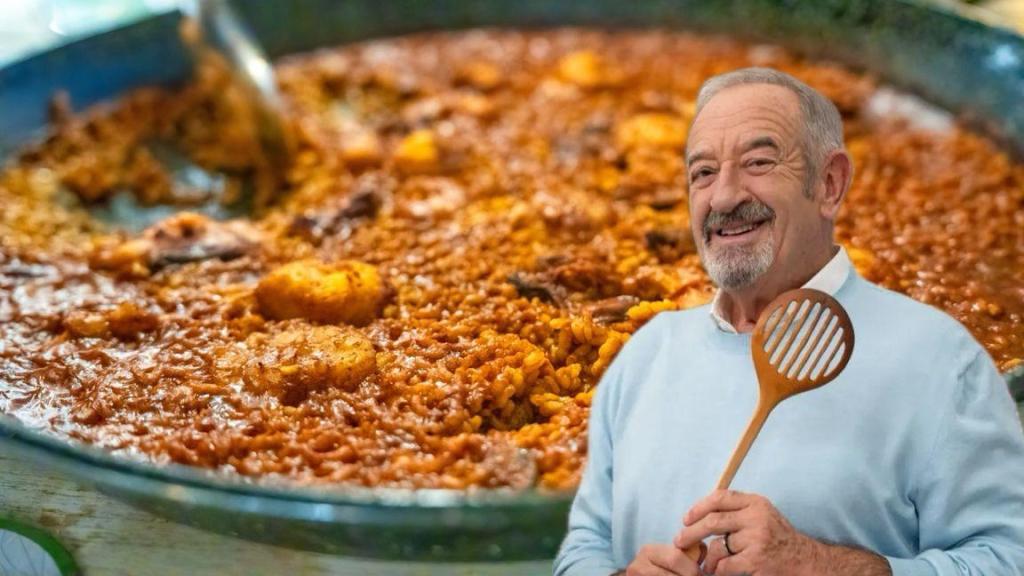 El chef Karlos Arguiñano junto a una paella.