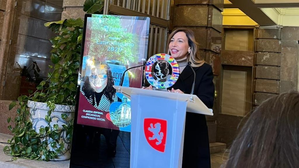 La alcaldesa de Zaragoza, Natalia Chueca, en el Ayuntamiento de Zaragoza.