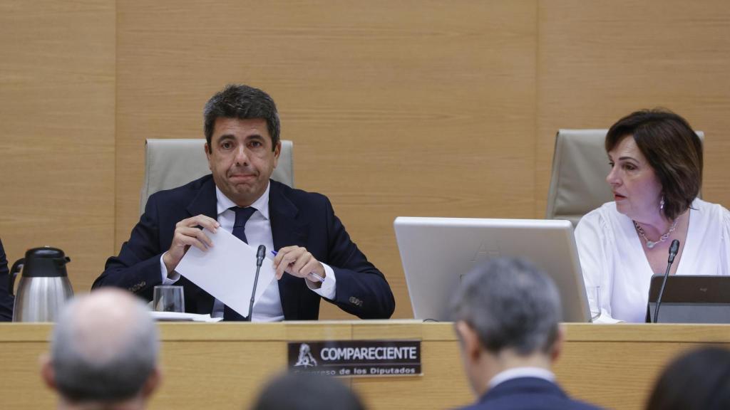 El presidente de la Generalitat Valenciana en funciones, Carlos Mazón, comparece en la comisión de investigación de la dana del Congreso. Efe / Zipi