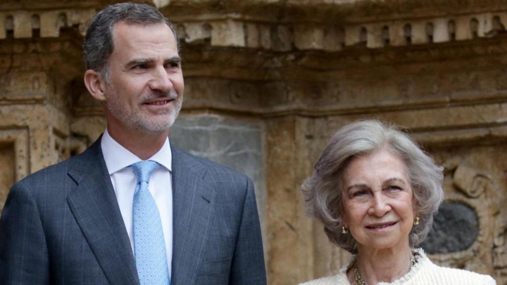 El rey Felipe VI con la reina Sofía, en una imagen de archivo.
