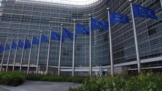 Bruselas plantea una moratoria de 18 meses en la aplicación de la ley de IA y relajar las normas de protección de datos