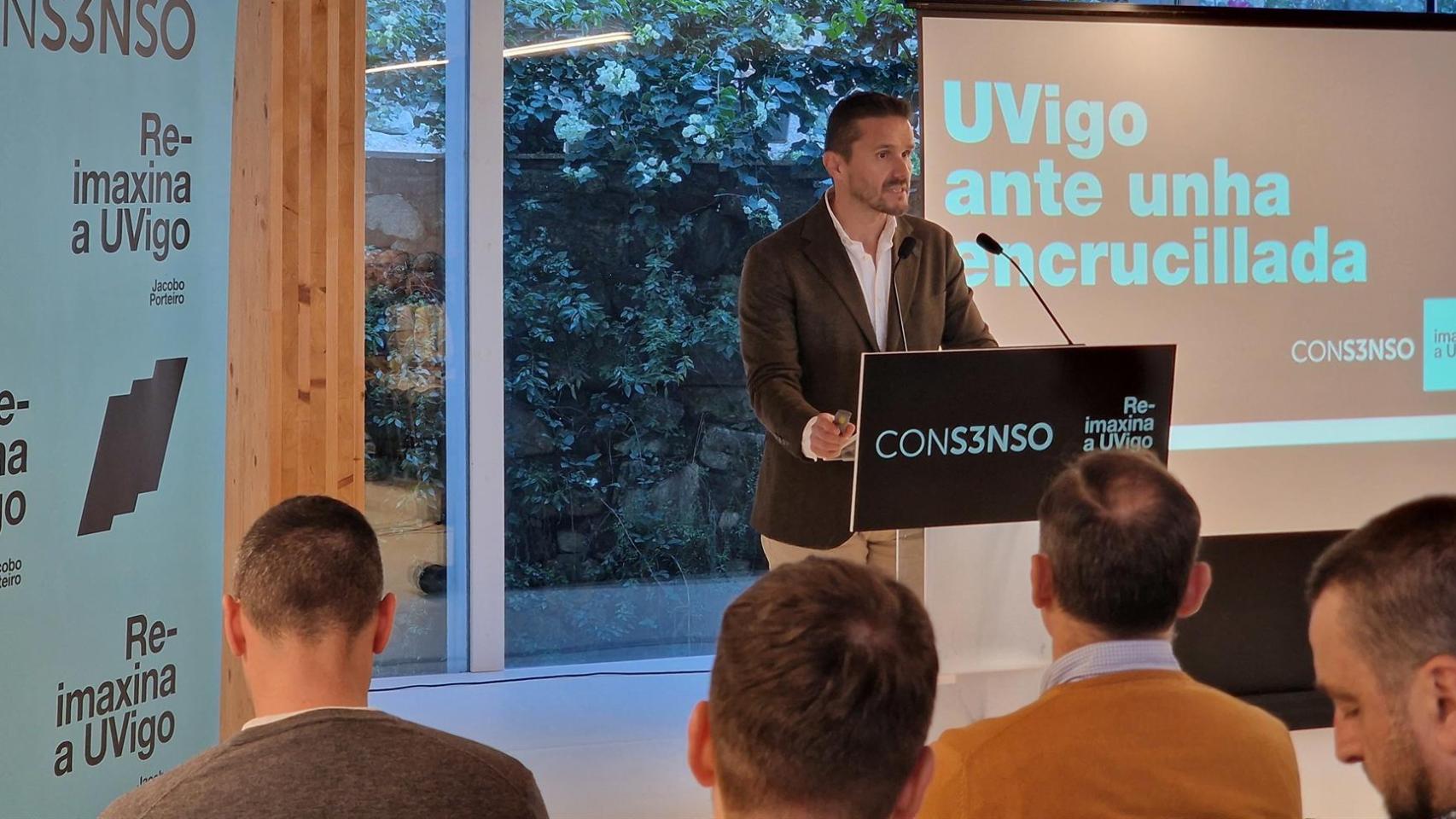 Jacobo Porteiro en la presentación de su candidatura a rector de la UVigo