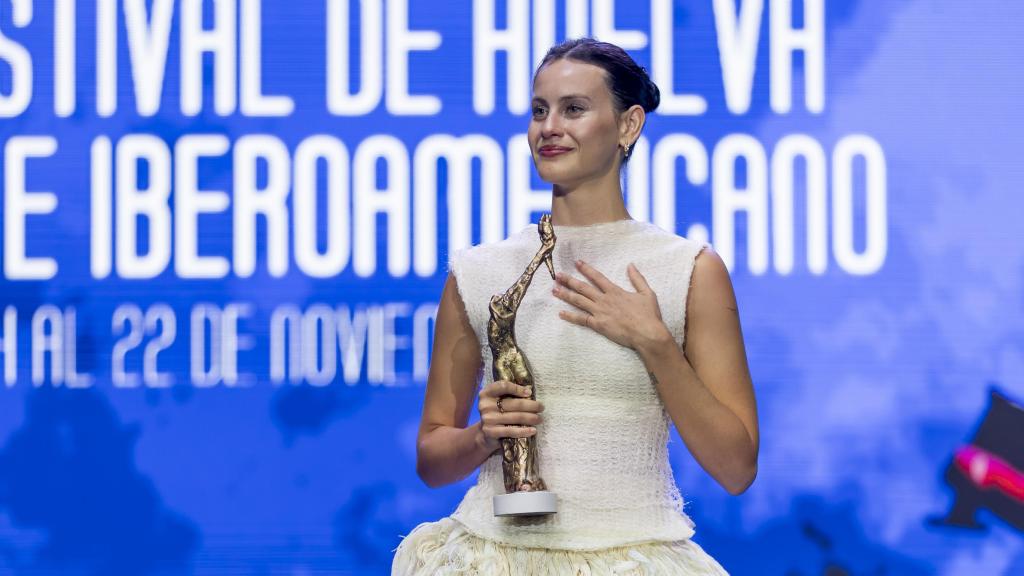 Milena Smit recibió el Premio Luz