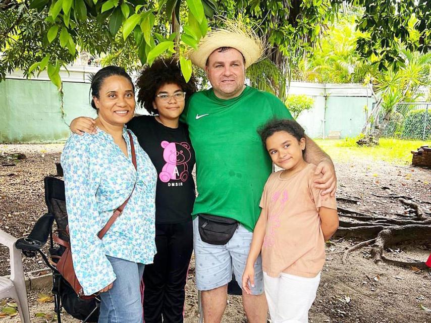 Raúl y su familia al completo