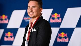 Jorge Lorenzo, ante los medios de comunicación en un evento.