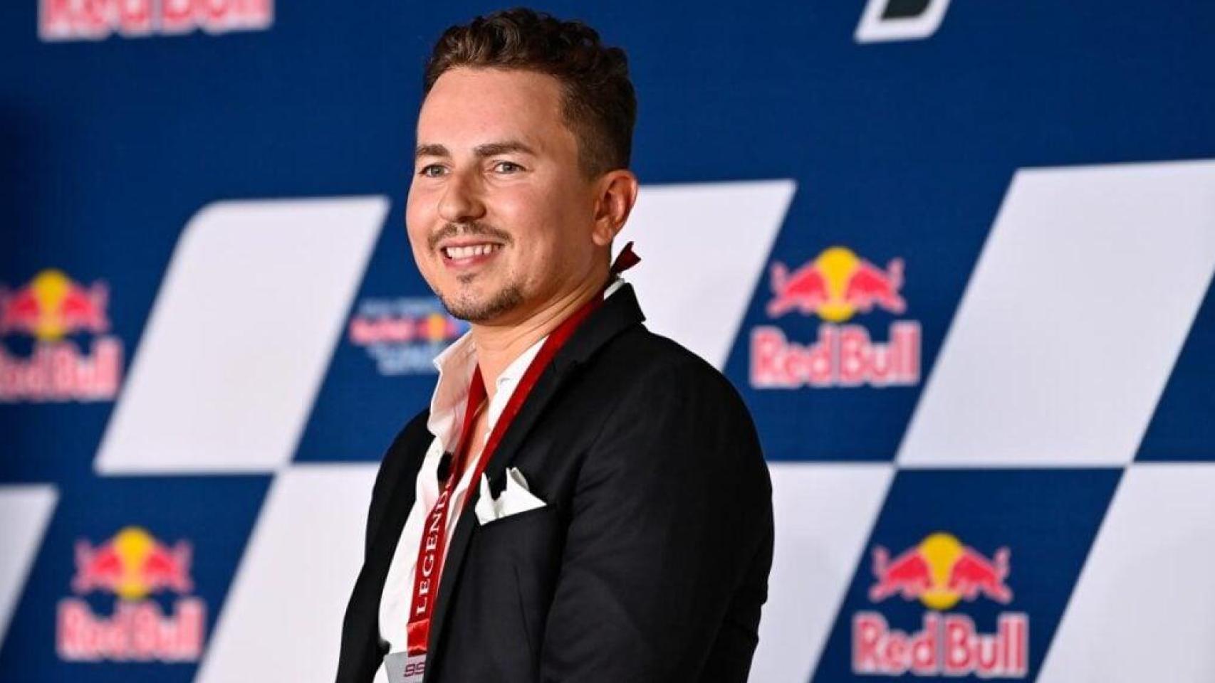 Jorge Lorenzo, ante los medios de comunicación en un evento.