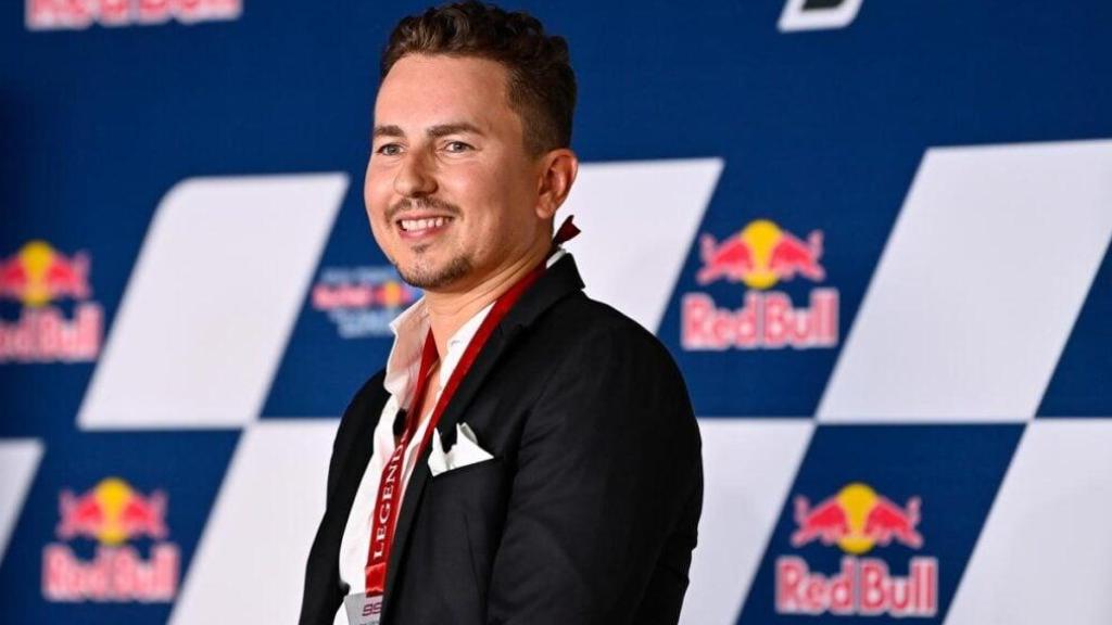 Jorge Lorenzo, ante los medios de comunicación en un evento.