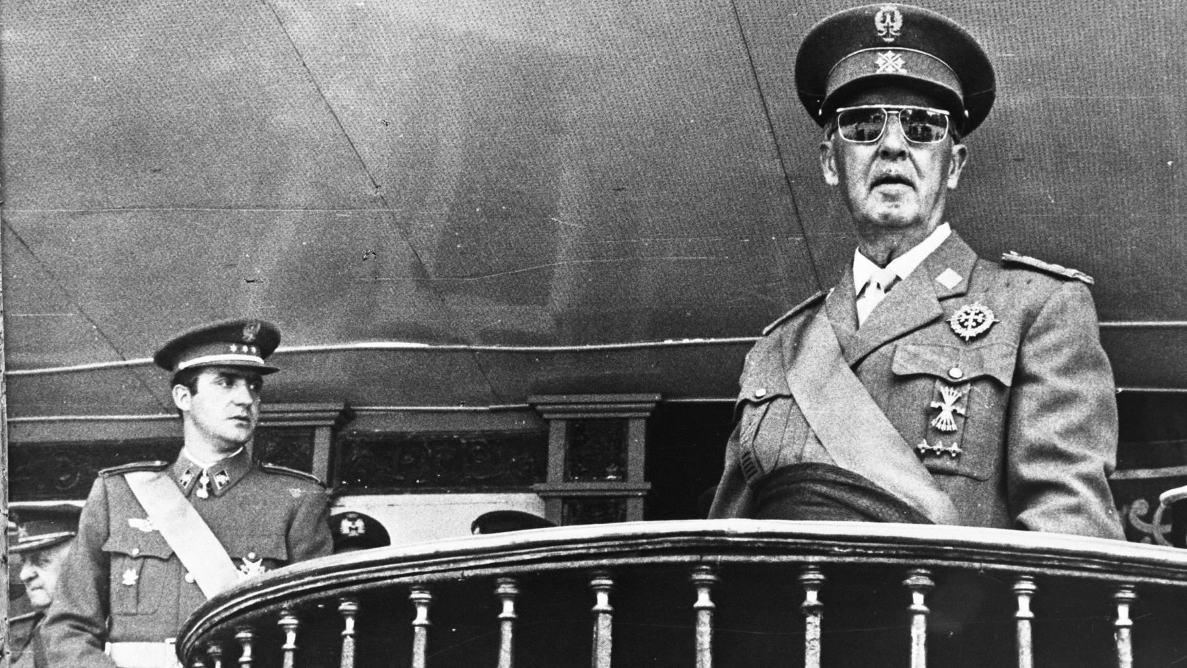 Franco y el Juan Carlos en 1969. Foto: Wikipedia.