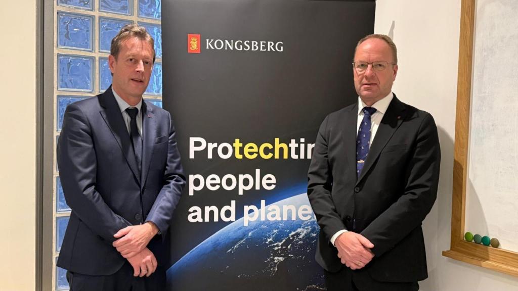 Jose Luis Laso junto a Øyvind Kolset, vicepresidente ejecutivo de Misiles y Espacio, Kongsberg Defence & Aerospace AS.