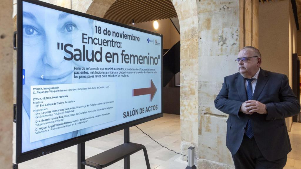 El consejero de Sanidad, Alejandro Vázquez Ramos, inaugura el 'Encuentro: Salud en Femenino'