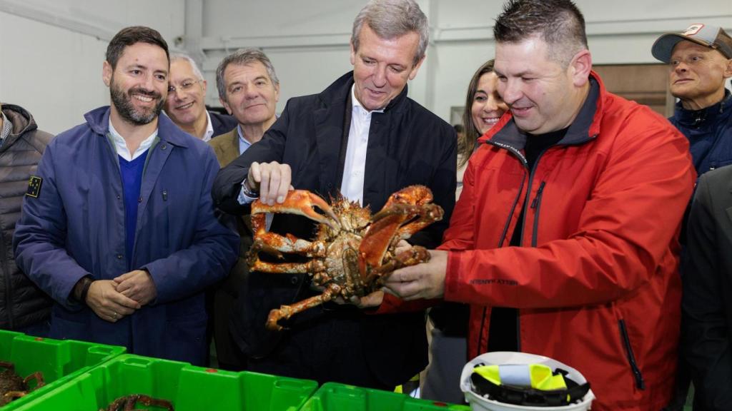 Rueda ensalza en Cambados (Pontevedra) la nueva lonja de Tragove como símbolo del impulso al sector pesquero