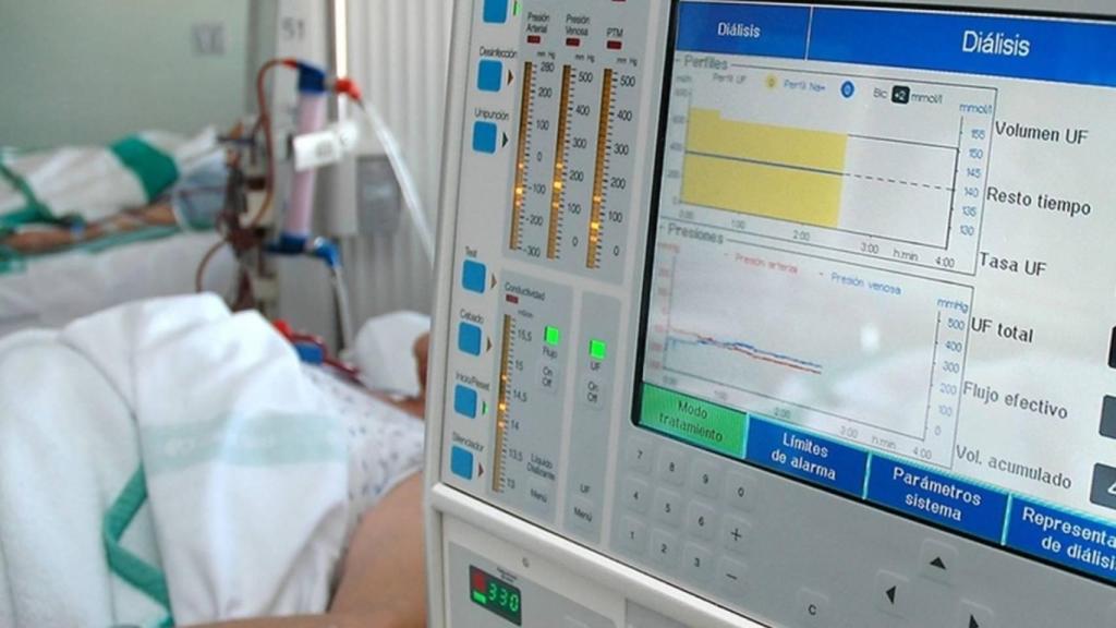 Imagen de archivo de una máquina de diálisis para un paciente con enfermedad renal crónica.