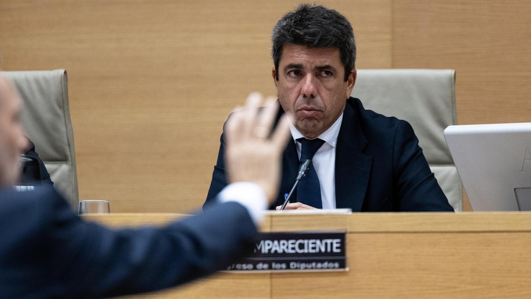 Mazón también dimitió como presidente del PPCV y será relevado en semanas , tras la investidura de Pérez Llorca