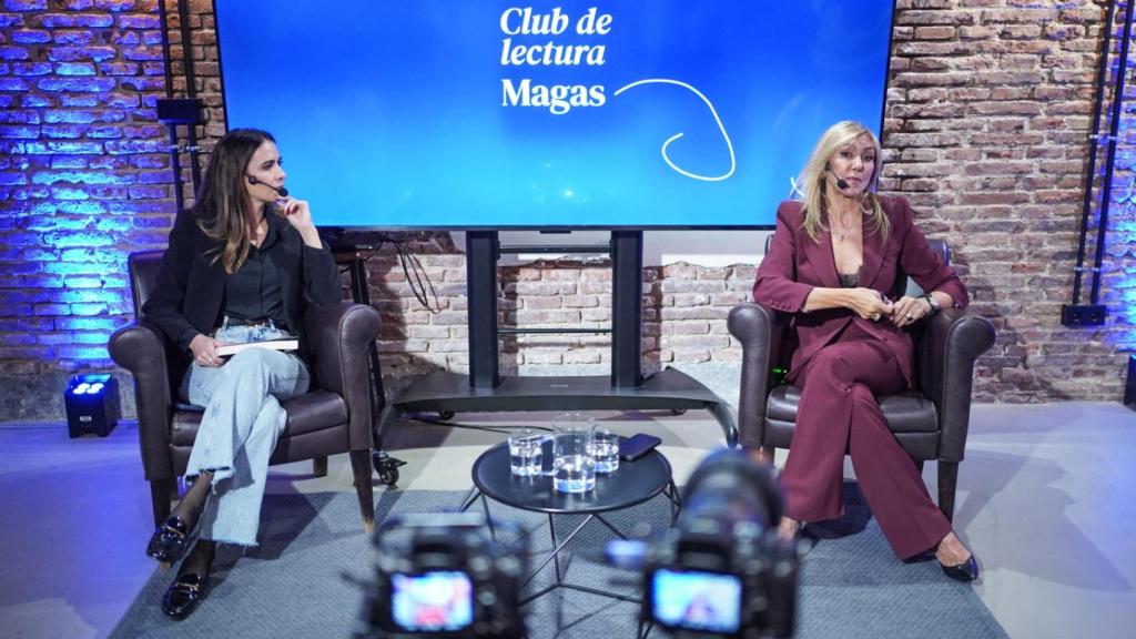 Ana Núñez-Milara, directora de Magas, modera el encuentro con Marta Robles.