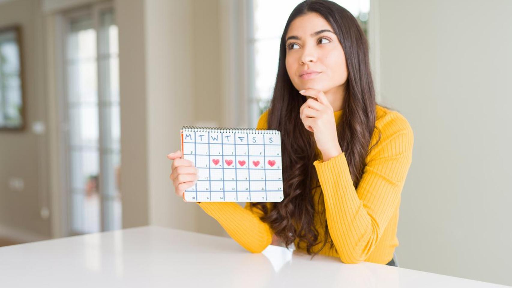 El ciclo menstrual dura entre 21 y 35 días.