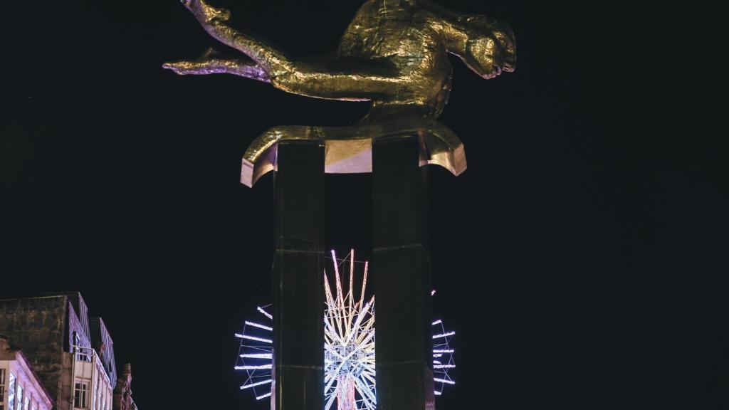 El Sireno con el árbol de fondo.