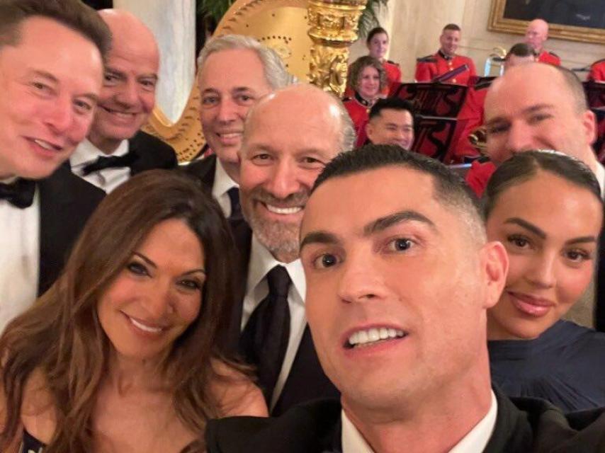 Selfie de Cristiano Ronaldo en la cena de gala en la Casa Blanca