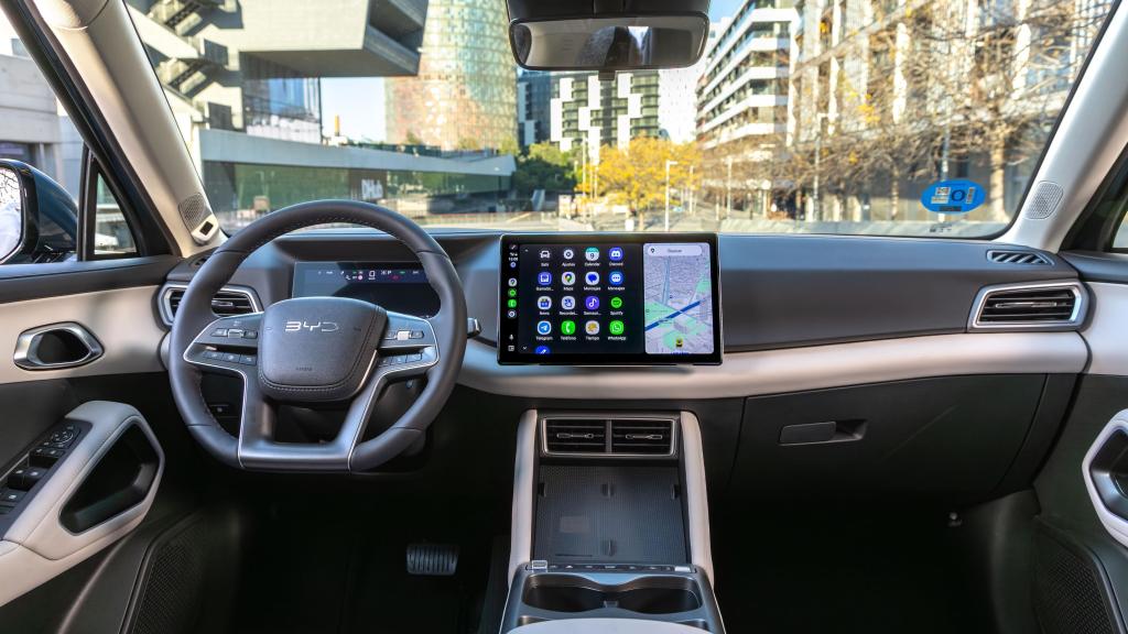 Puesto de conducción del BYD Atto 2 DM-i