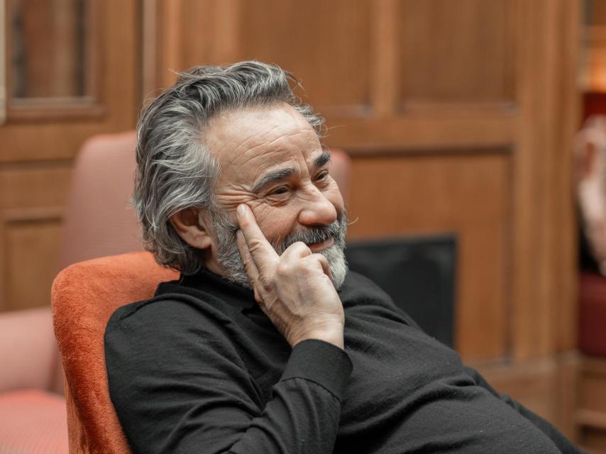 Eduard Fernández repasa los amores de su vida.