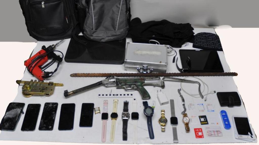 Objetos interceptados en la vivienda.