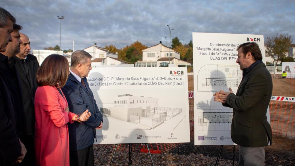 Primera piedra del CEIP ´Margarita Salas Falgueras´de Olías del Rey.
