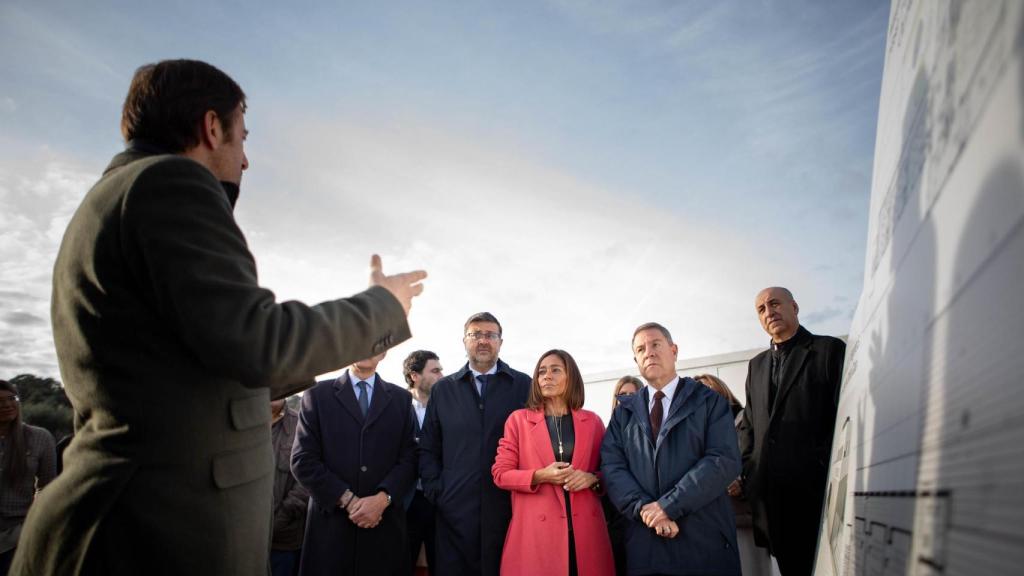 Primera piedra del CEIP ´Margarita Salas Falgueras´de Olías del Rey.