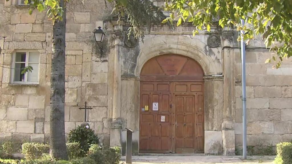 La entrada del puesto de la Guardia Civil de Torrelaguna, ya desalojado.