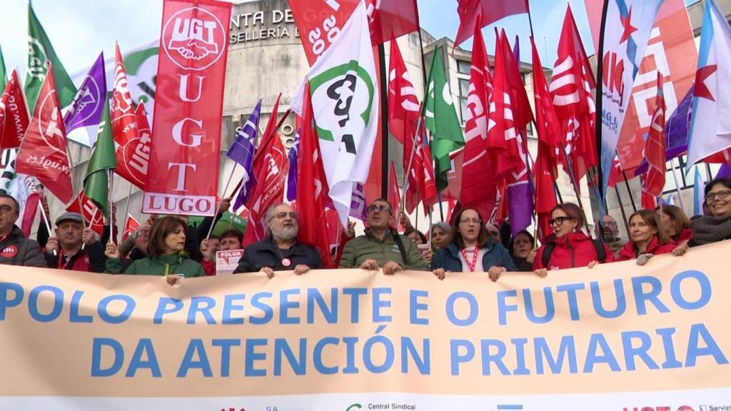 Concentración ante Sanidade durante la huelga de Primaria.