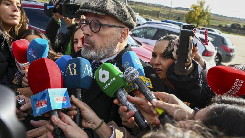 Jacobo Teijelo, abogado del ex número tres del PSOE Santos Cerdán, a su llegada a Soto del Real este miércoles.