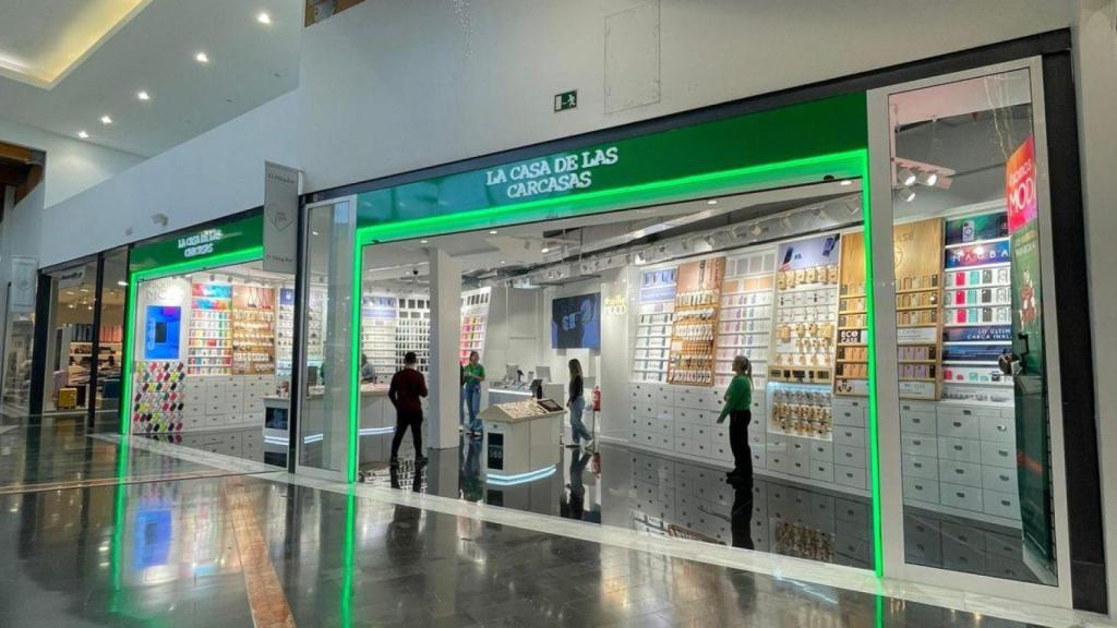 Tienda de La Casa de las Carcasas en un centro comercial de Gran Canaria.