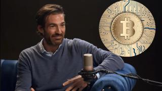Montaje de Iñaki Arcocha con el símbolo del bitcoin (Pixabay).